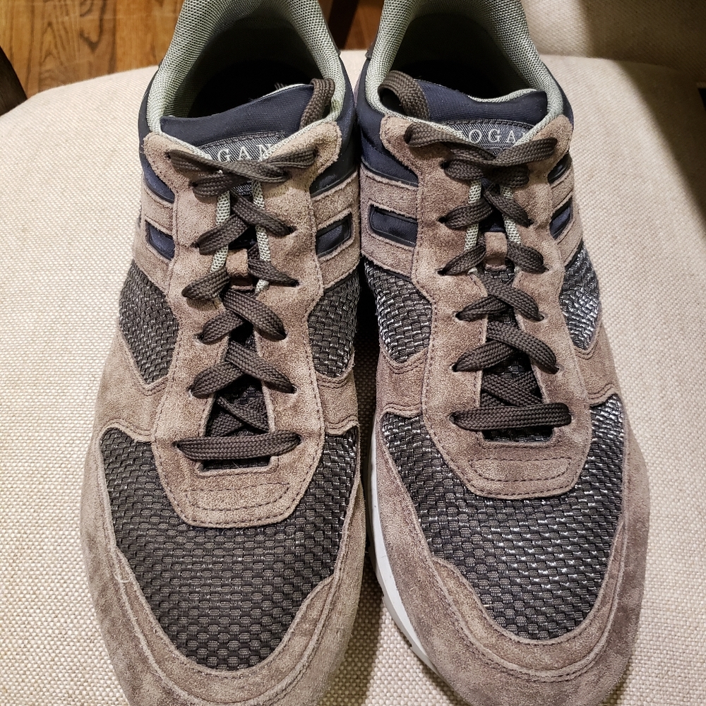 Hogan Mens Classic trainer in primary colors of gray, beige and silver